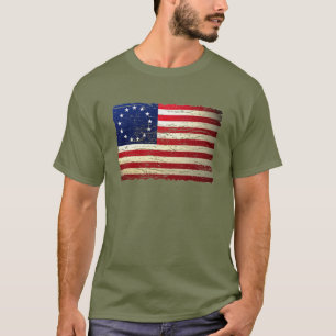 T-shirt déchiré en lambeaux par cru de drapeau