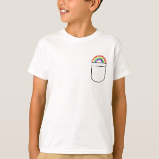 T-shirt DÉCOLLEMENT arc-en-ciel des papillons dans une