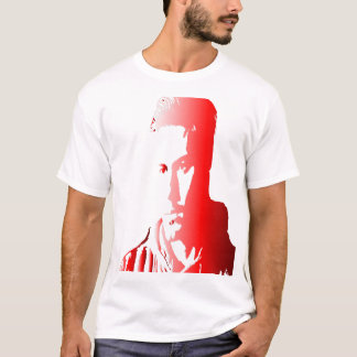 T-shirt dégradé rouge pour mettre en évidence les caractér