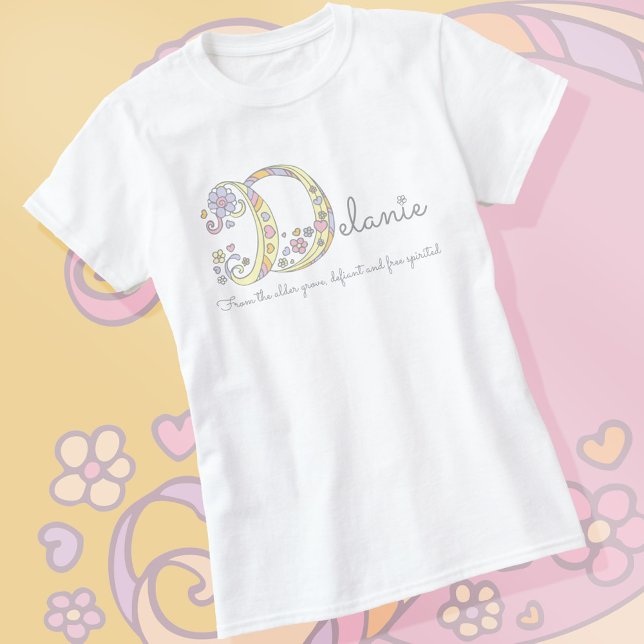 T-shirt Delanie, nom de fille signifiant coeurs monogramme (Créateur téléchargé)