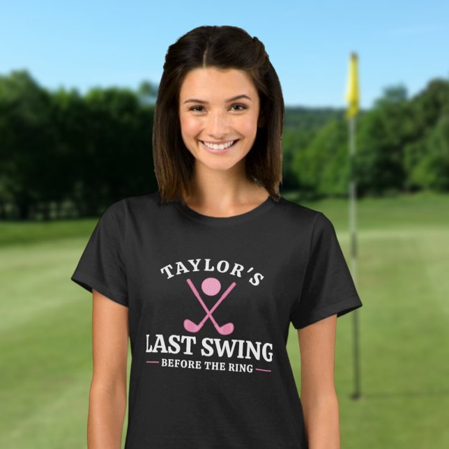 T-shirt Dernier Swing avant l'Anneau Golf Bachelorette (Last Swing Before The Ring Golf Bachelorette T-Shirt by Ricaso Personalized with name of bride to be)