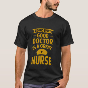 T-shirt Derrière chaque bon médecin se trouve un grand inf