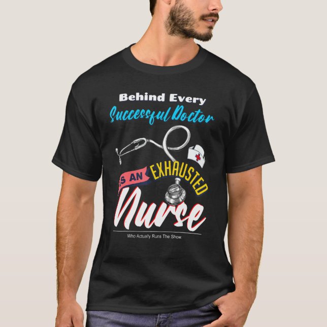 T-shirt Derrière Chaque Docteur Réussi, Se Trouve Un Nur É (Devant)