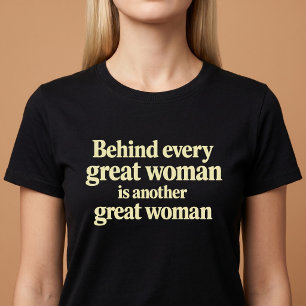 T-shirt Derrière chaque grande femme, il y a une autre gra