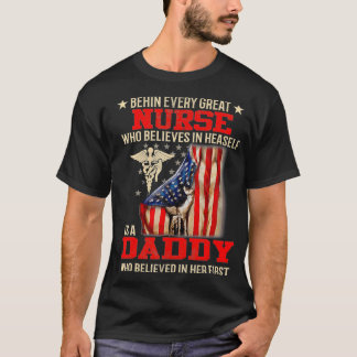 T-shirt Derrière chaque grande infirmière qui croit en ell