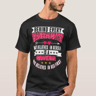 T-shirt Derrière chaque petite-fille qui croit en elle-mêm