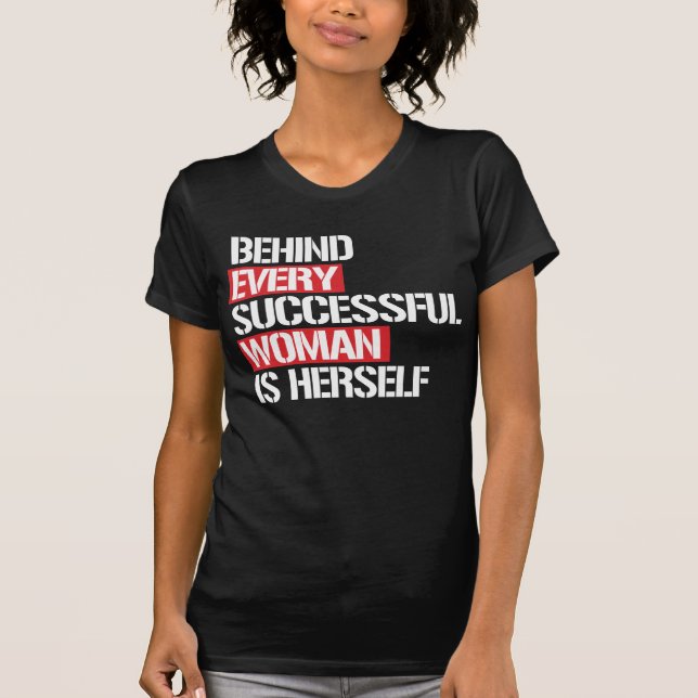 T-SHIRT DERRIÈRE TOUTE FEMME RÉUSSIE EST ELLE-MÊME (Devant)