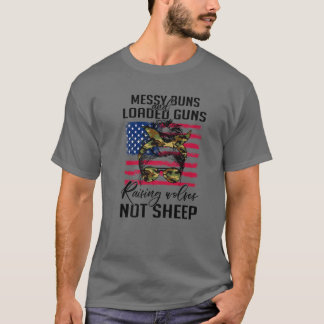 T-shirt Des Buns Mains Et Des G-Uns Chargés Élevant Des Lo