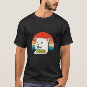 T-shirt Des femmes en colère crient au chat confus au dîne