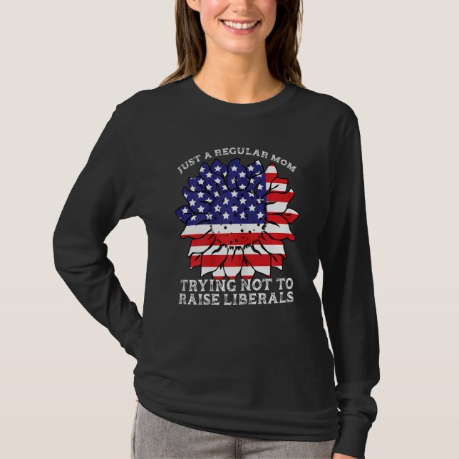 T-shirt Des Femmes Juste Une Maman Régulière Essayant Libé (Devant)