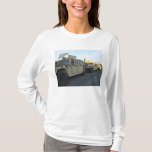 T-shirt Des Humvees s'assoient sur la jetée de Morehead Ci