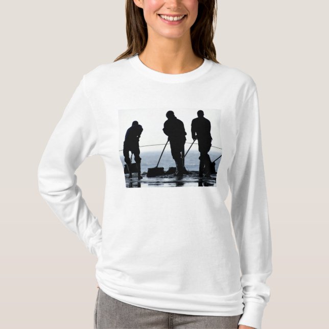 T-shirt Des marins balaient la baie du hangar (Devant)