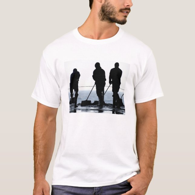 T-shirt Des marins balaient la baie du hangar (Devant)