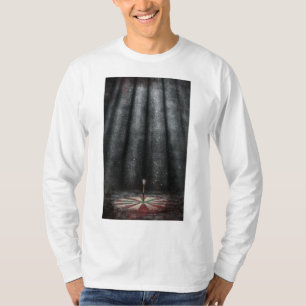 T-shirt Design fléchette centrée sous lumière céleste