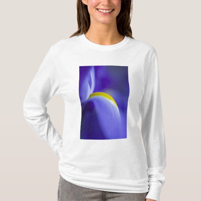 T-shirt Détail rapproché d'un iris Blue Flag. (Devant)