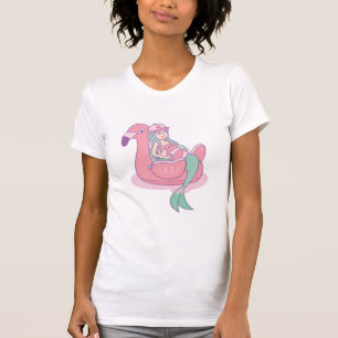 T-shirt d'été avec une jolie sirène sur un radeau