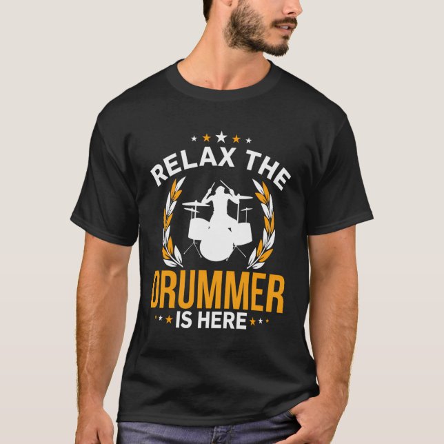 T-shirt Détendez-Vous Le Drummer Est Ici L'Instrument Perc (Devant)