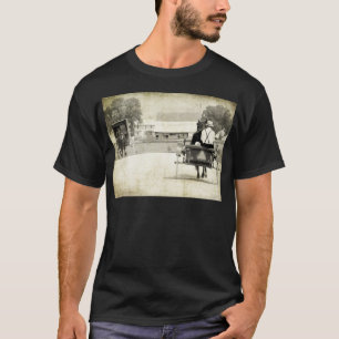 T-shirt Deux calèches amish sur une route rurale sépia