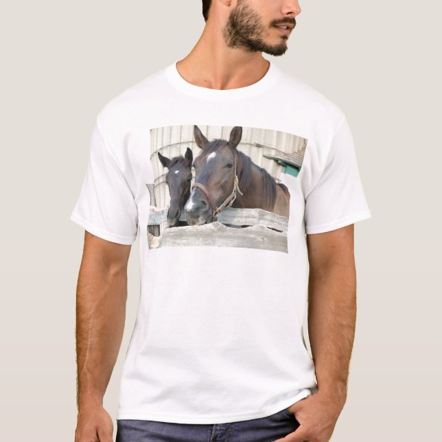 T-shirt Deux chevaux Chewin a Fence (Devant)