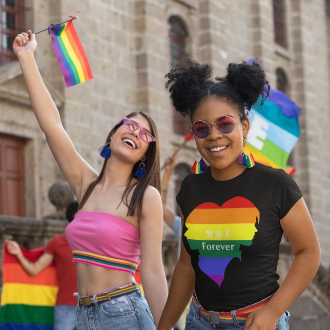 T-shirt Deux femmes Arc-en-ciel - Fierté Silhouette Monogr (Two Female Rainbow Flag Pride Silhouette Monogram T-Shirt)