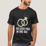 T-shirt Deux Poissons De Moins Dans La Mariée Mariage De L<br><div class="desc">Deux Poissons De Moins Dans La Mer Mariage Pun Bride Et Groom Joke 1</div>