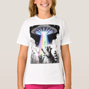 T-shirt Deux Raccoons et un OVNI arc-en-ciel dans la prair