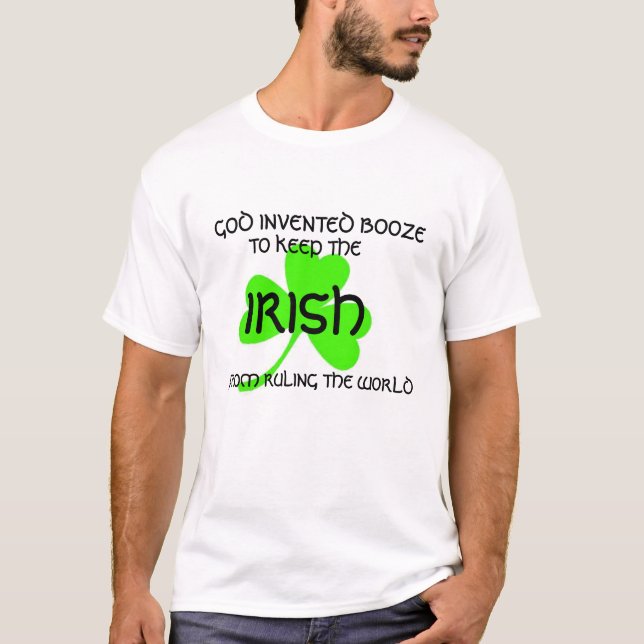 T-shirt Dieu A Inventé Booze Pour Garder Le Shamrock Irlan (Devant)
