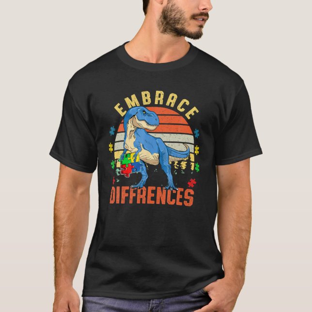 T-shirt Différences Embrasser Dinosaur Puzzle Pièce Autism (Devant)