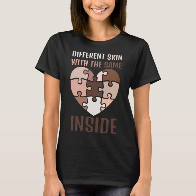 T-shirt Différentes Couleurs De Peau Avec Le Même Coeur À  (Devant)