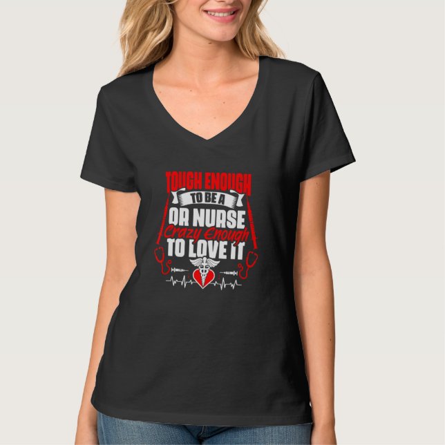 T-shirt Difficile d'être infirmière de salle d'opération   (Devant)