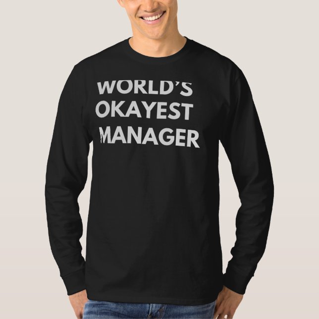 T-shirt Diriger avec rire : Worlds Okayest Manager Tee pou (Devant)