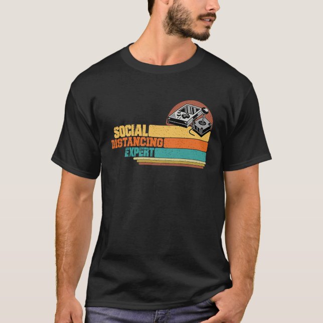 T-shirt Distances sociales Expert Gamer Idée (Devant)