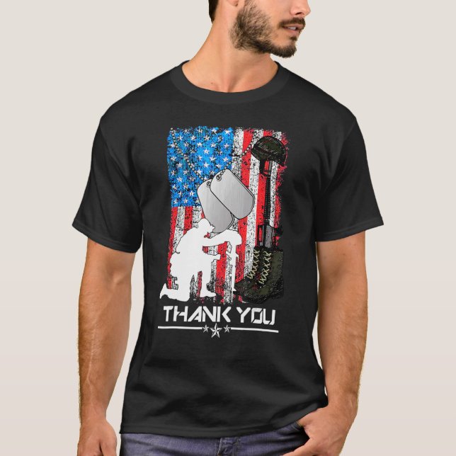 T-shirt Distants Jour commémoratif Drapeau Bots militaires (Devant)