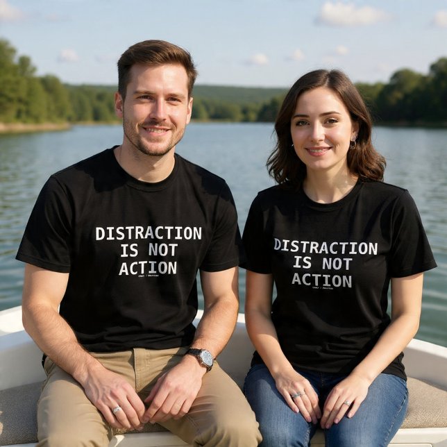 T-shirt Distraction Is Not Action (Créateur téléchargé)