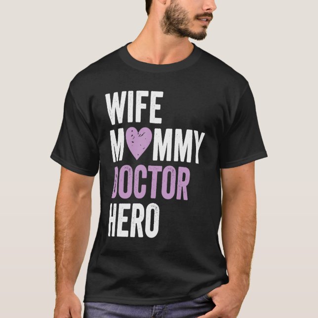 T-shirt Distressed Doctor  Wife Mommy Doctor Hero (Devant)
