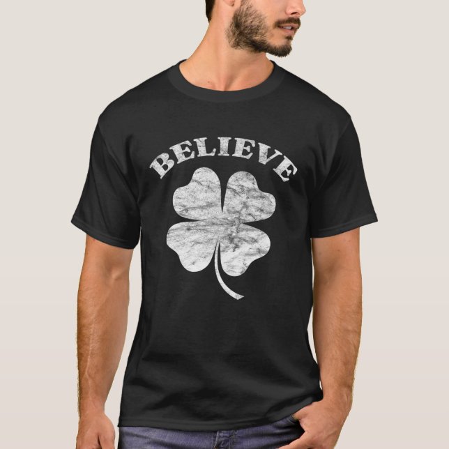 T-shirt Distressed Shamrock Irish Four Leaf Clove Believe (Devant)