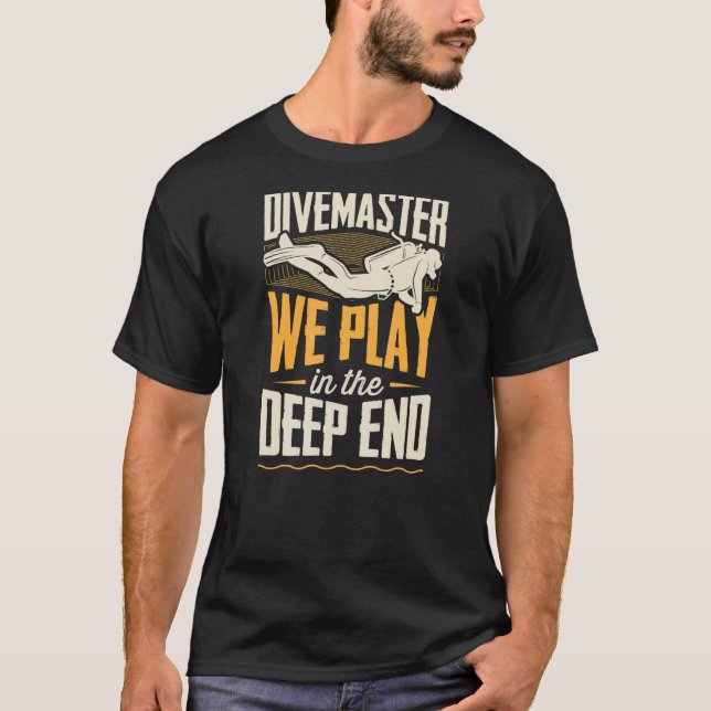 T-shirt Divemaster We Play In the Deep End Scuba Diving (Devant)