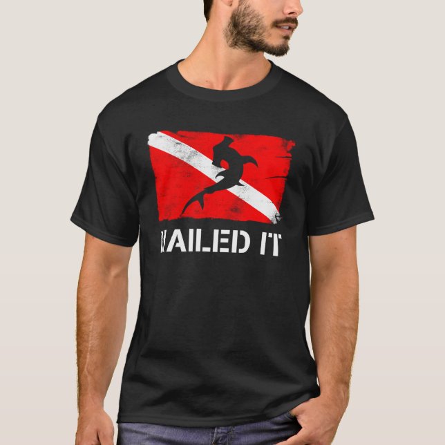 T-shirt Diver Drapeau Hammerhead requin cloué Il Plongée (Devant)