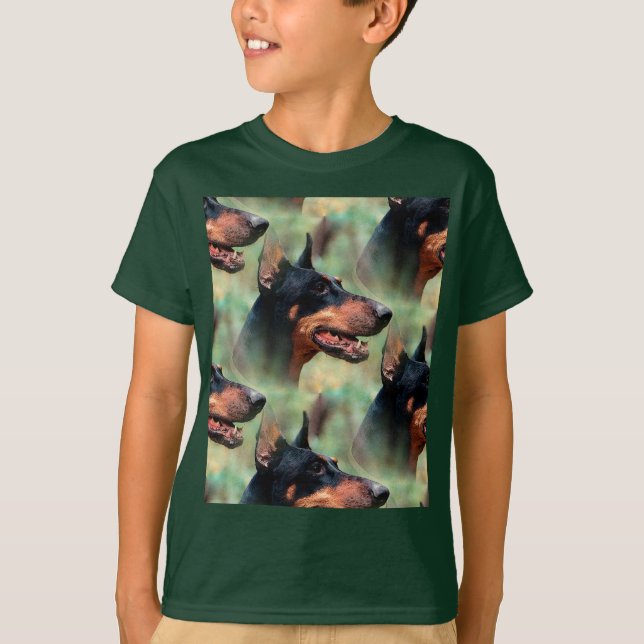 T-shirt Doberman Pinscher dans les bois (Devant)