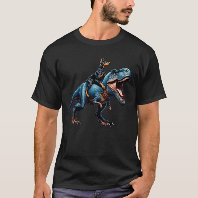 T-shirt Doberman Pinscher équitation Dinosaur Amant Drôle (Devant)