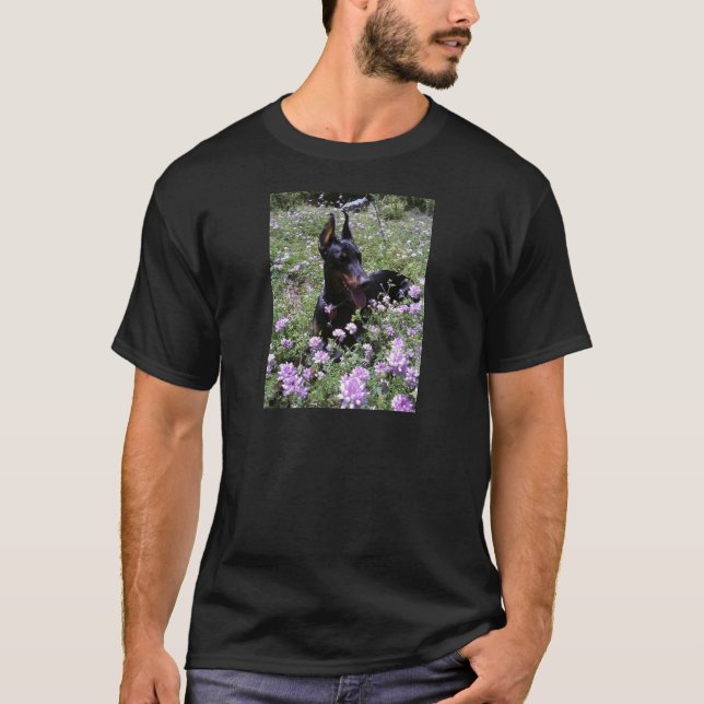 T-shirt Dobermann dans la correction de fleur (Devant)