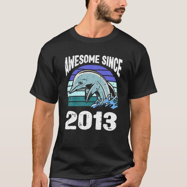 T-shirt Dolphin Awesome Since 2013 (Devant)
