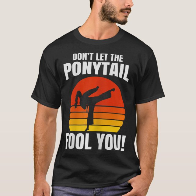 T-shirt Don’t Let The Ponytail Fool You Karate Kick  (Devant)