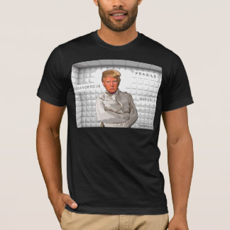 T-shirt Donald Trump dans un anti-atout de peinture de