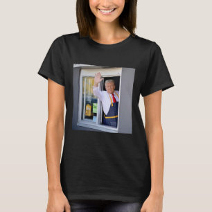T-shirt Donald Trump Travaille À La Station Fry Et Détient