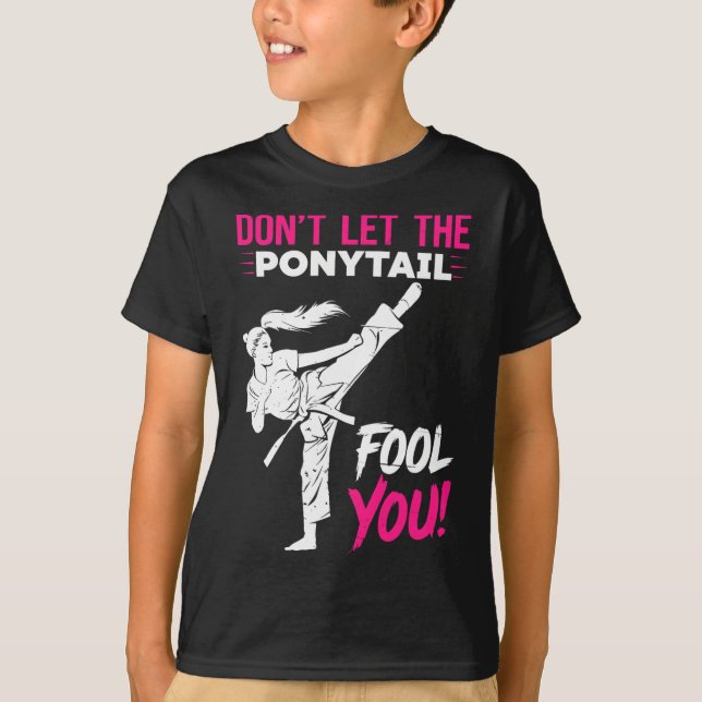 T-shirt Don't Let The Ponytail Fool You Karate Funny Karat (Devant)