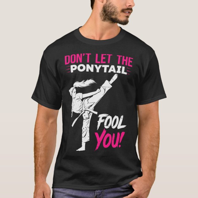 T-shirt Don't Let The Ponytail Fool You Karate Funny Karat (Devant)