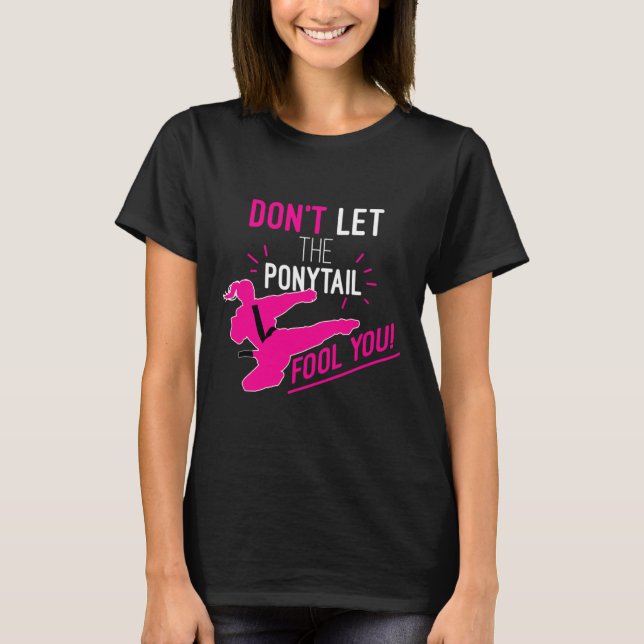 T-shirt Don't Let The Ponytail Fool You Karate Girl Funny  (Devant)
