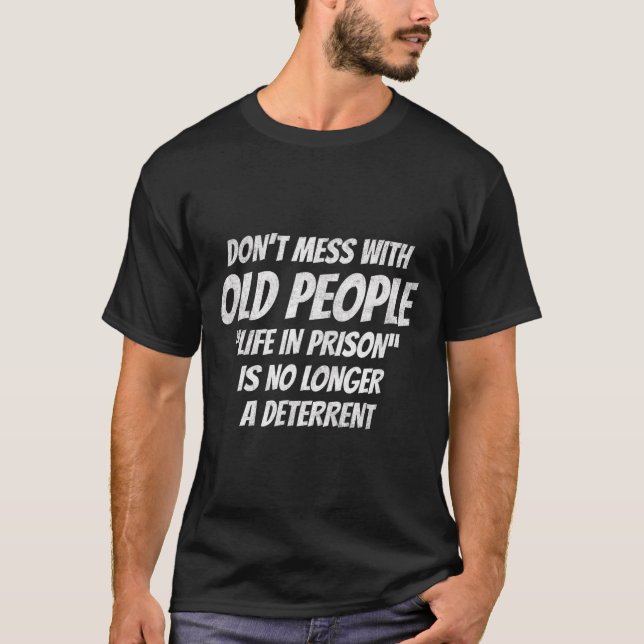 T-shirt Don't Mess With Old People Funny Saying Prison Vin (Devant)