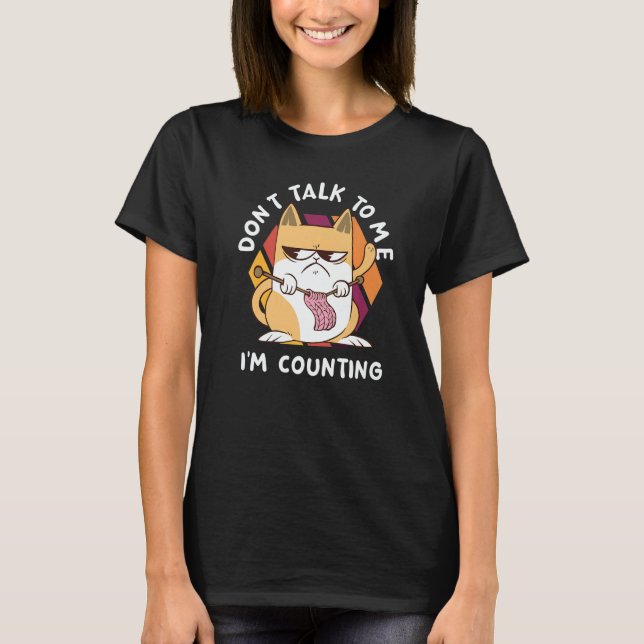 T-shirt Don't Talk To Me I'm Counting  Cat Crochet Knittin (Devant)